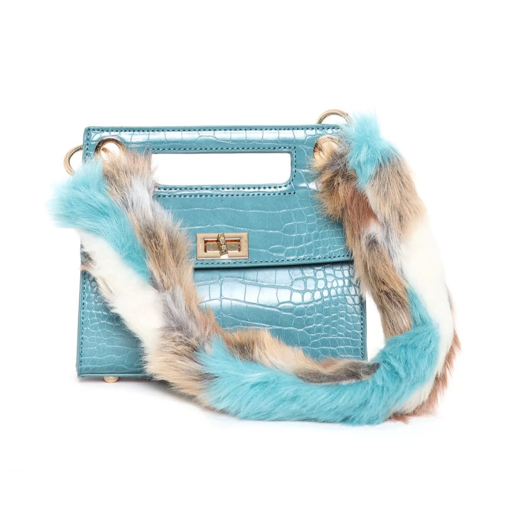 Teal
Shoulder Bag
Croc Print
Faux Fur Strap 
Twist Lock Closure
Faux Leather